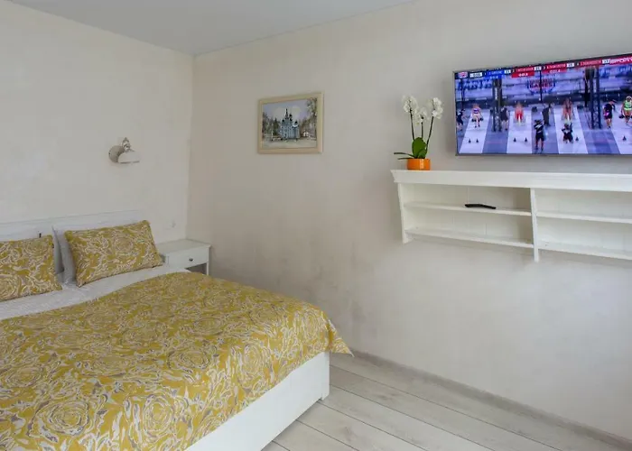 Classic Old Town Apartament